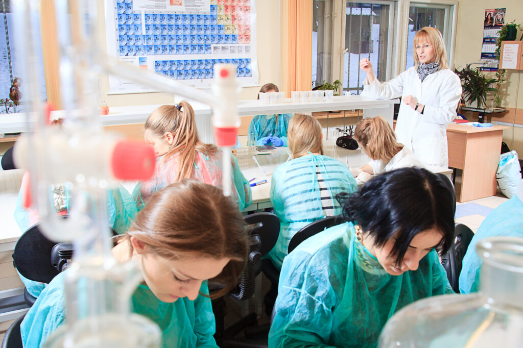 Klasa biologiczno–chemiczna w III LO w Wałbrzychu